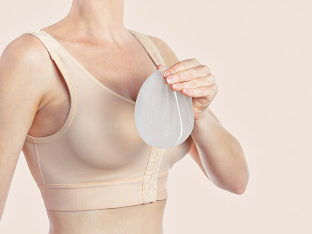 Brustvergrößerung mit Implantat