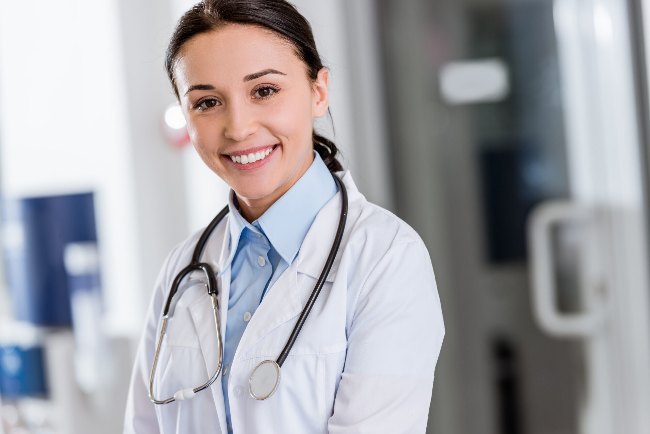 Charming doctor with stethoscope looking at camera with smile Medizinische Fachangestellte